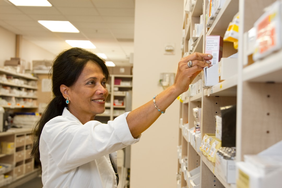 How to Become a Pharmacy Technician